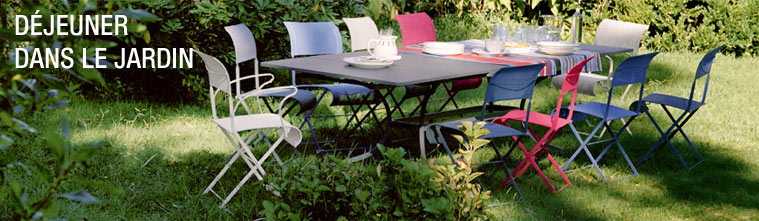 Déjeuner dans le jardin