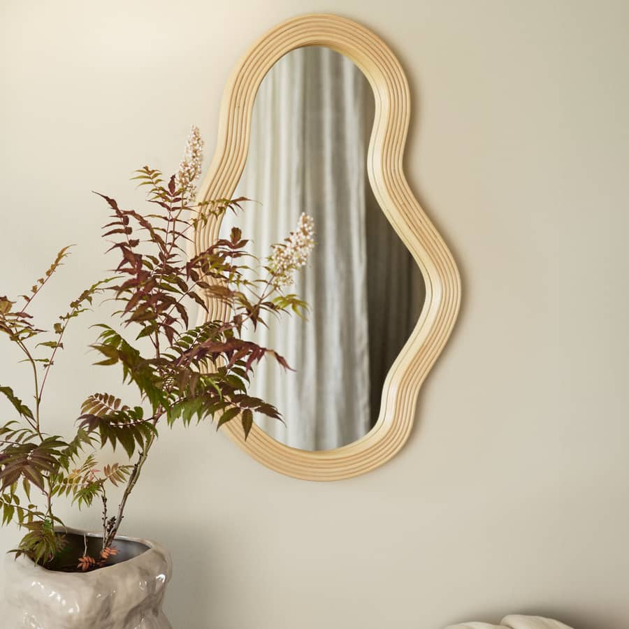style-cottage-miroir-mural-pond-medium-rotin-naturel-ferm-living