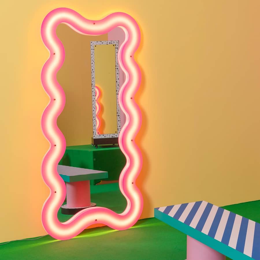 Miroir lumineux avec prise Supercurve Seletti - Meilleures offres design Black Friday