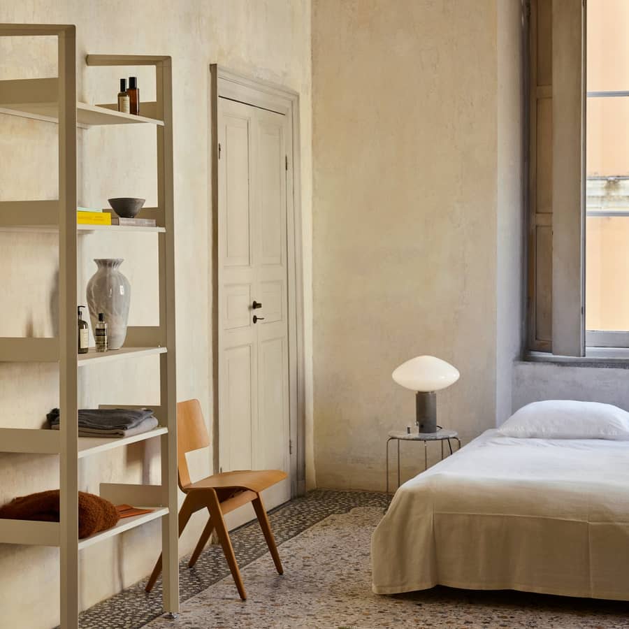 Chaise empilable Daystak RD1 &Tradition - Style tradi chic