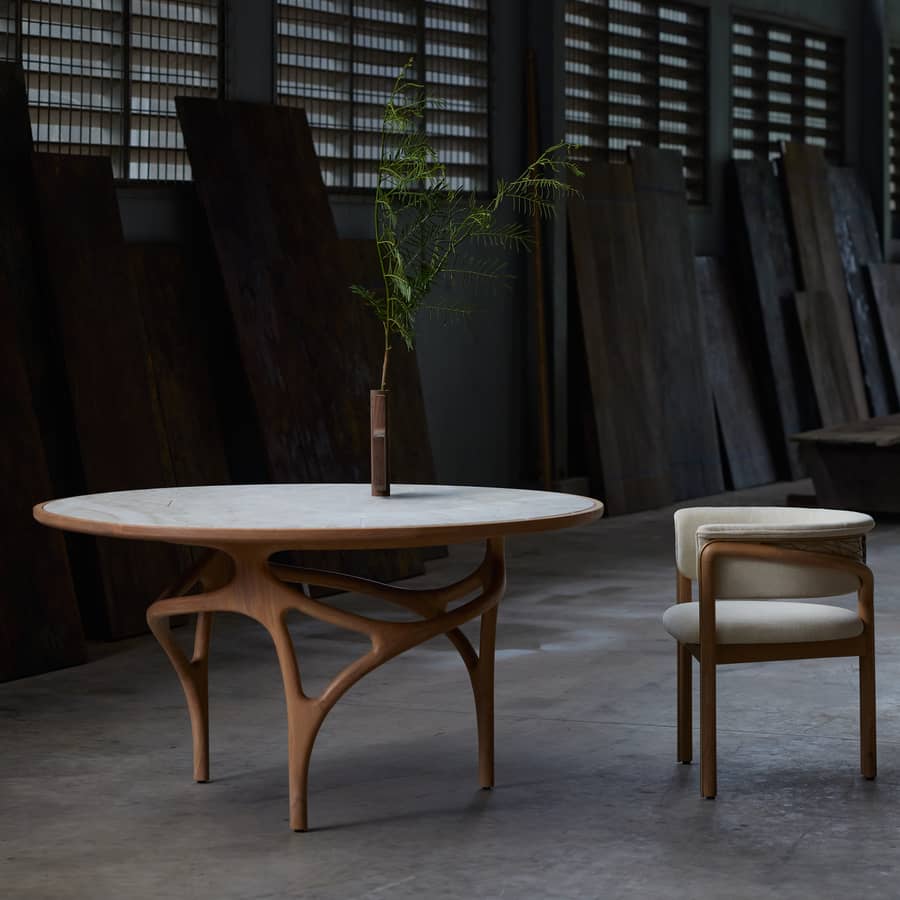 Table ronde Cena Indoor & Fauteuil rembourré Volita indoor MORPHO - nouvelle collection ethnicraft