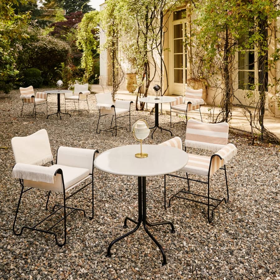 Fauteuil rembourré Tropique Gubi - mobilier terrasse restaurant