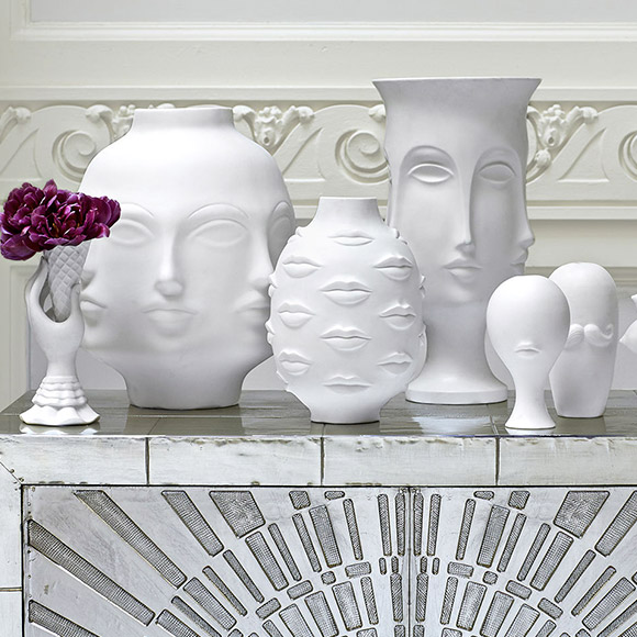 Vase Dora Maar / Vase Muse Round Gala / Ensemble salière et poivrière Mr & Mrs Muse Vase Dora Maar, vase Muse Round Gala et ensemble salière et poivrière Mr & Mrs Muse du designer Jonathan Adler