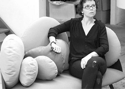 Fauteuil Nubilo / Petite Friture La designer française Constance Guisset teste le fauteuil Nubilo de la marque Petite Friture