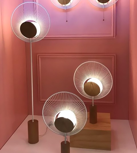 Lampadaire Oyster, base ch&ecirc;ne