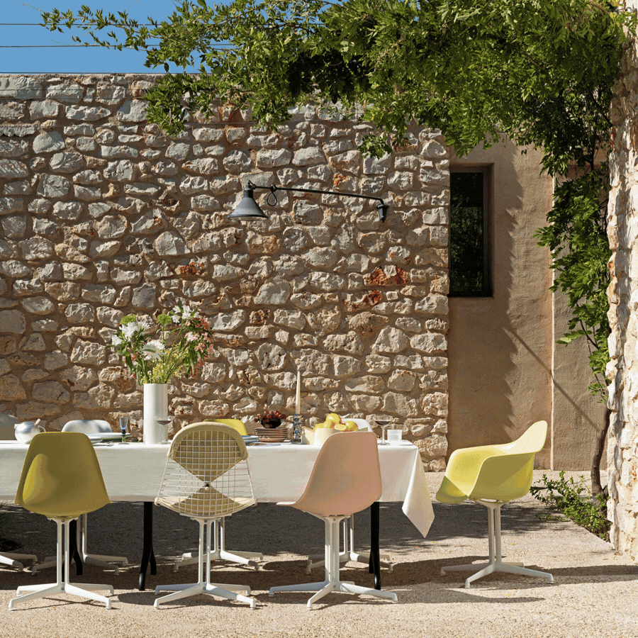Spring, home stories Vitra, chaises in and out