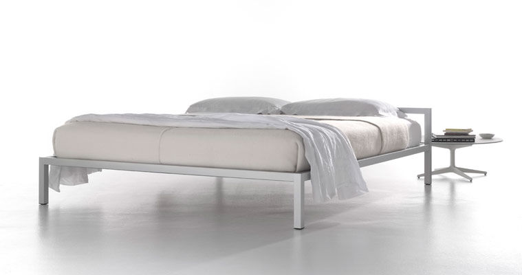 ALUMINIUM BED par Bruno Fattorini
